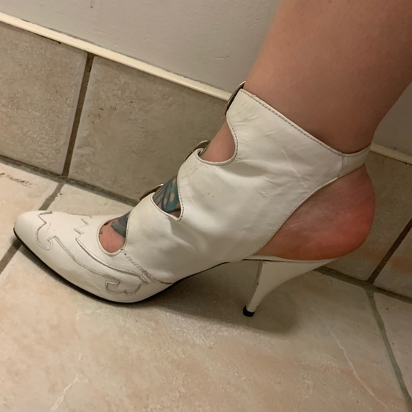 Adorable White Western Cut Out Booties - Picture 3 of 7